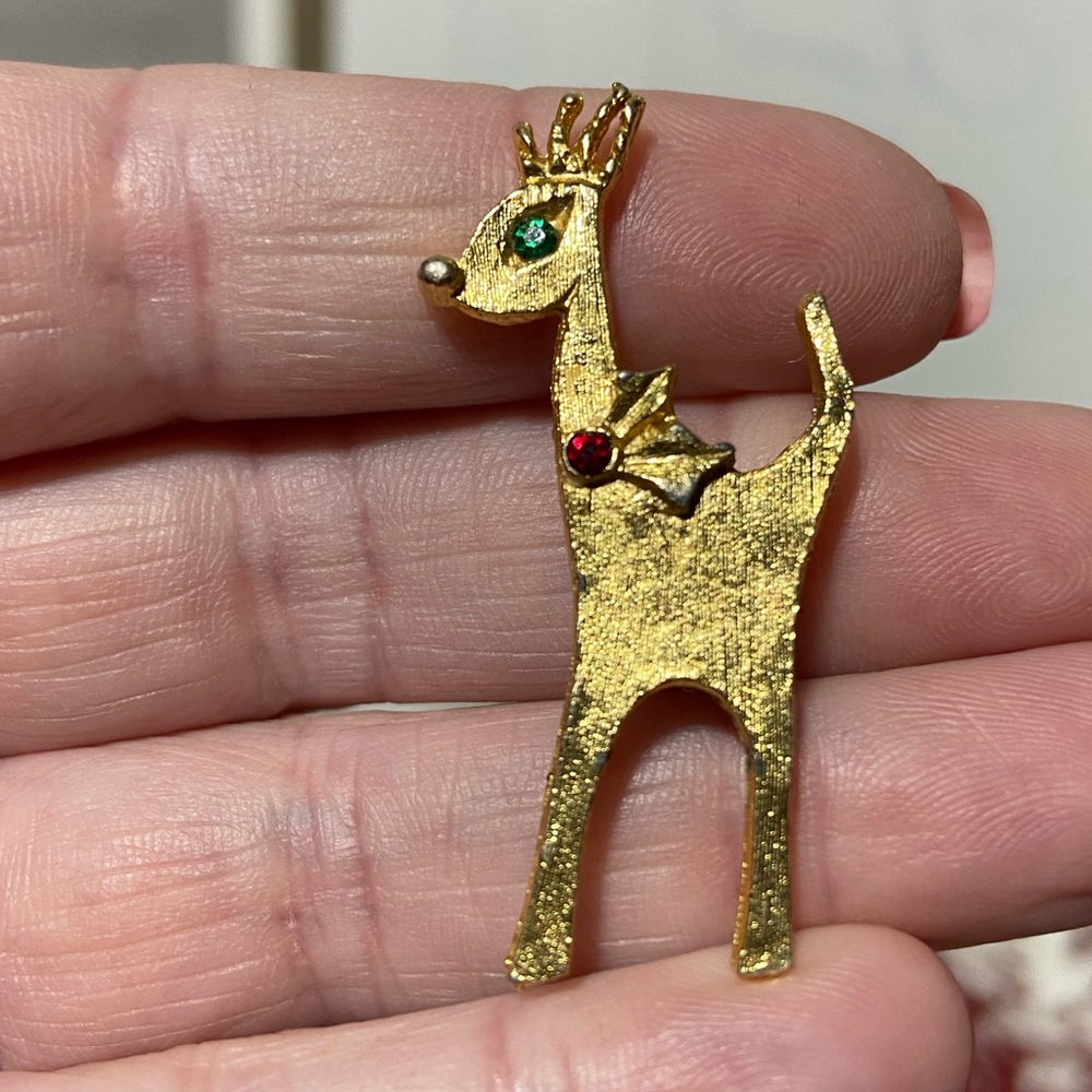 Vintage Christmas Reindeer Brooch Gold Tone Textured Deer Pin